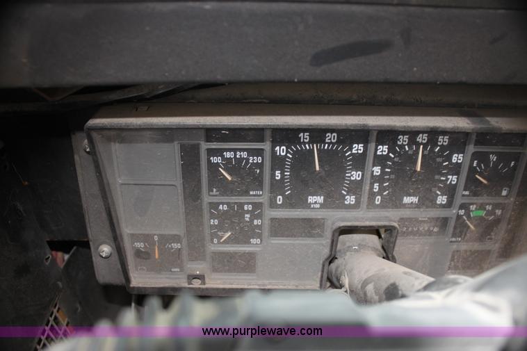 image for item E8489 1996 International 3800 Blue Bird school bus