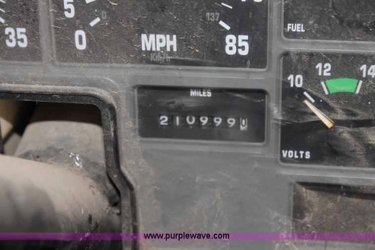 image for item E8489 1996 International 3800 Blue Bird school bus