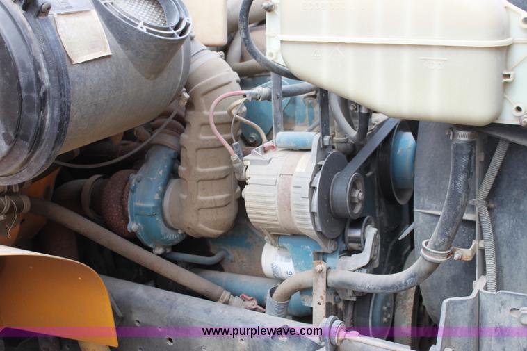 image for item E8489 1996 International 3800 Blue Bird school bus