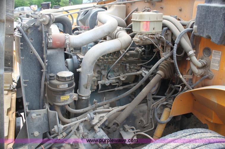 image for item E8489 1996 International 3800 Blue Bird school bus