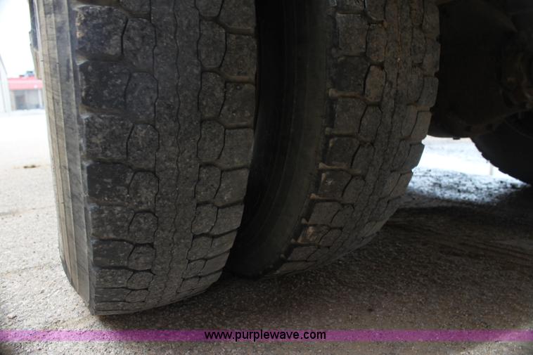 image for item E8489 1996 International 3800 Blue Bird school bus