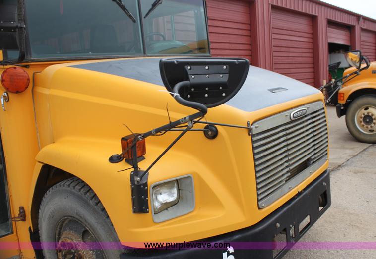 image for item E8490 2001 Freightliner FS65 Thomas Built school bus