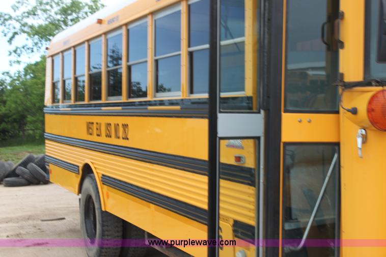 image for item E8490 2001 Freightliner FS65 Thomas Built school bus