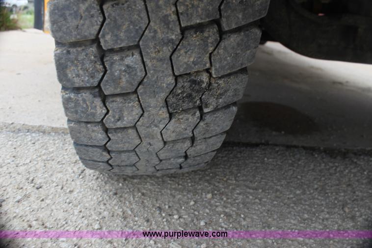 image for item E8490 2001 Freightliner FS65 Thomas Built school bus