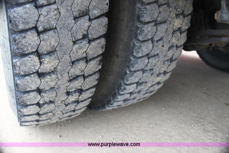 image for item E8490 2001 Freightliner FS65 Thomas Built school bus