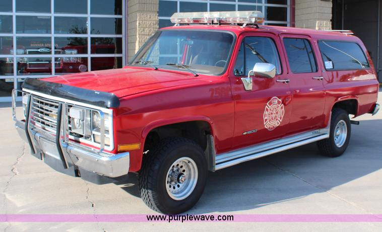 image for item G5240 1990 Chevrolet Suburban V1500 SUV