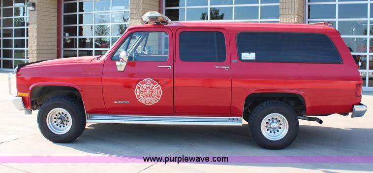 image for item G5240 1990 Chevrolet Suburban V1500 SUV