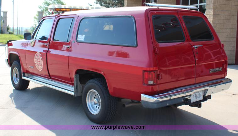 image for item G5240 1990 Chevrolet Suburban V1500 SUV