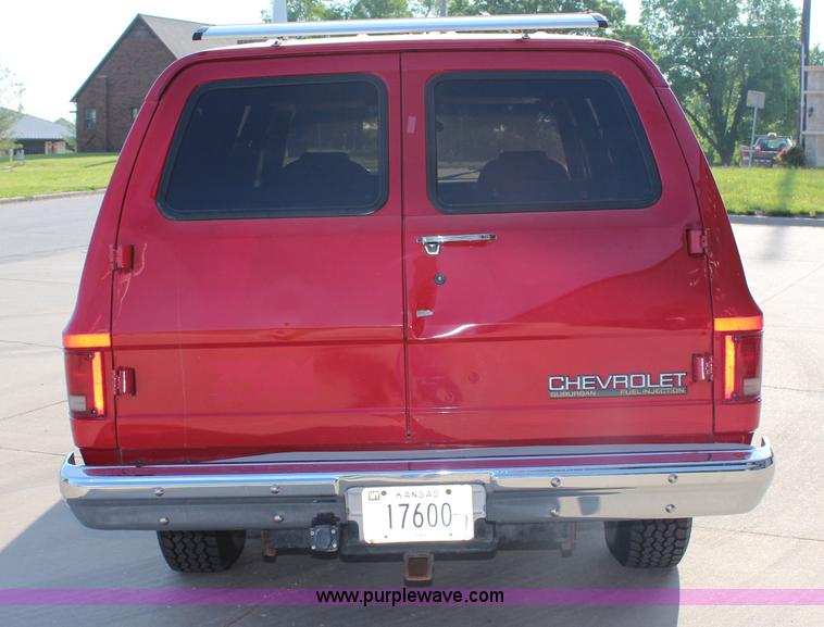 image for item G5240 1990 Chevrolet Suburban V1500 SUV