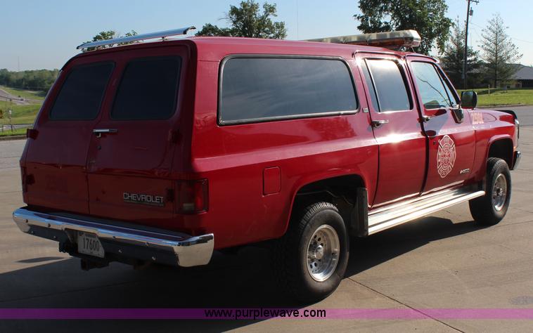 image for item G5240 1990 Chevrolet Suburban V1500 SUV