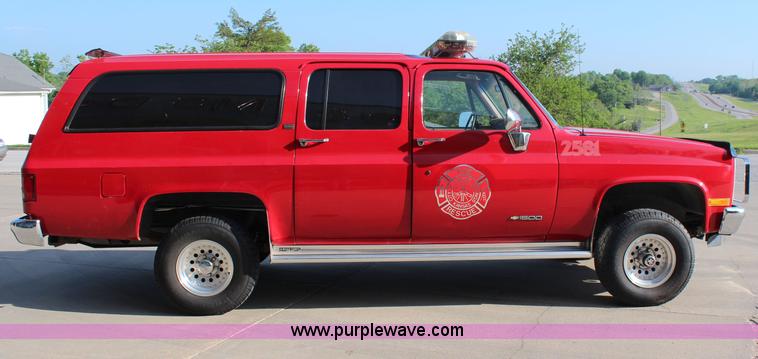 image for item G5240 1990 Chevrolet Suburban V1500 SUV