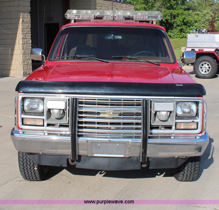 image for item G5240 1990 Chevrolet Suburban V1500 SUV