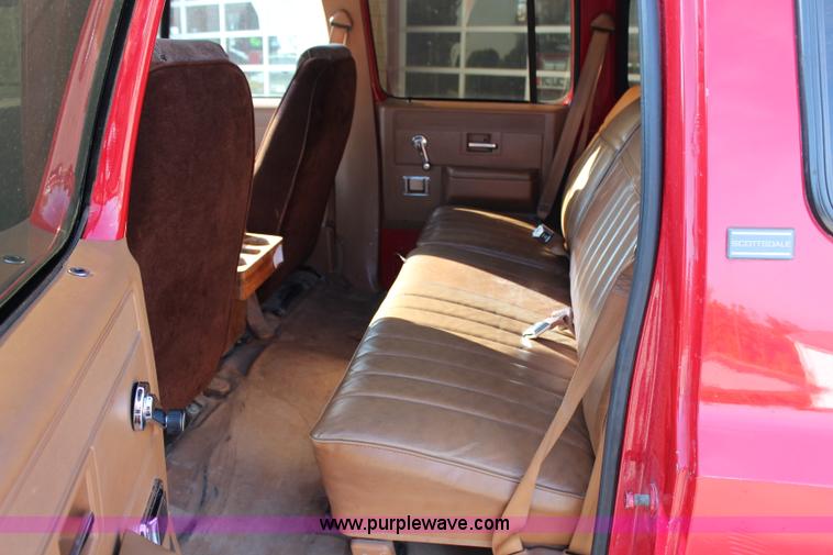 image for item G5240 1990 Chevrolet Suburban V1500 SUV