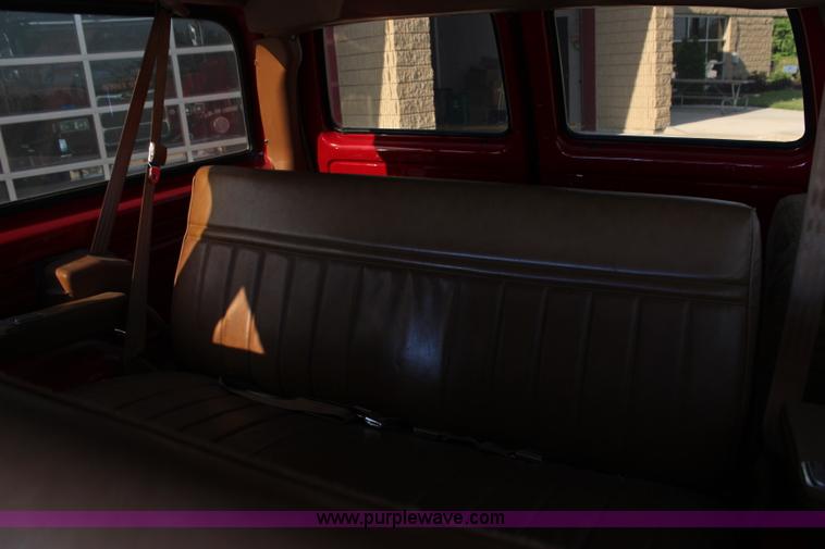 image for item G5240 1990 Chevrolet Suburban V1500 SUV