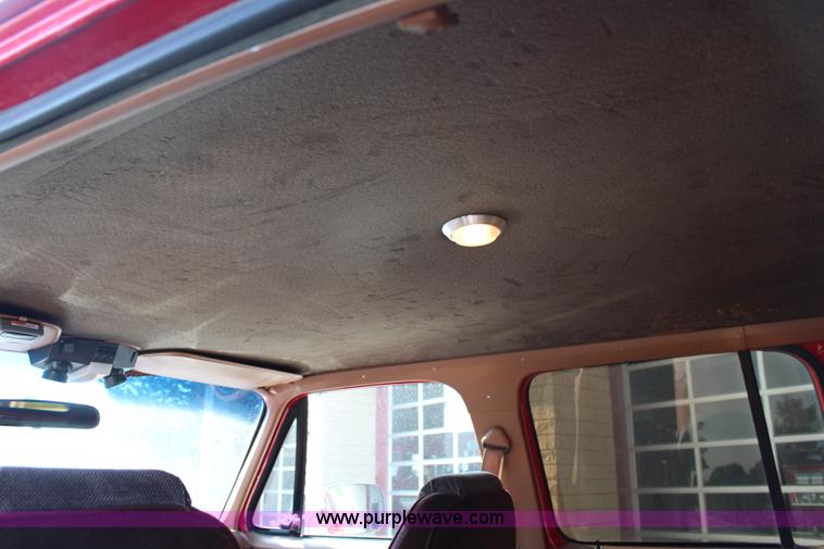 image for item G5240 1990 Chevrolet Suburban V1500 SUV