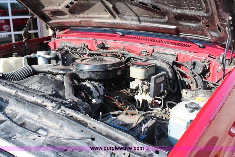 image for item G5240 1990 Chevrolet Suburban V1500 SUV