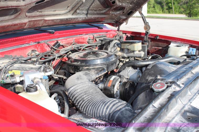 image for item G5240 1990 Chevrolet Suburban V1500 SUV