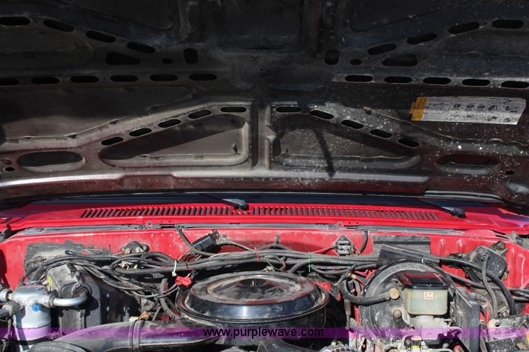 image for item G5240 1990 Chevrolet Suburban V1500 SUV