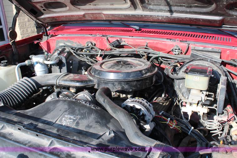 image for item G5240 1990 Chevrolet Suburban V1500 SUV