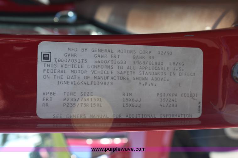 image for item G5240 1990 Chevrolet Suburban V1500 SUV