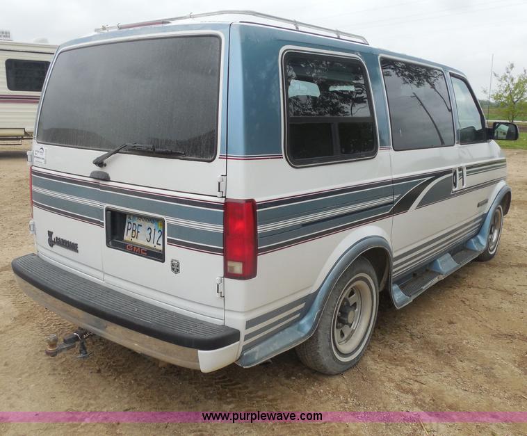 image for item H3183 1994 GMC Safari XT van