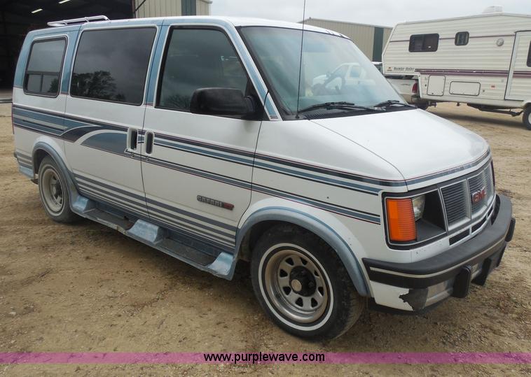 image for item H3183 1994 GMC Safari XT van