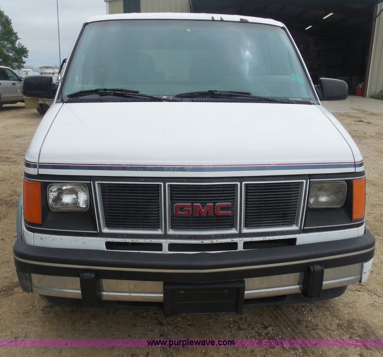 image for item H3183 1994 GMC Safari XT van