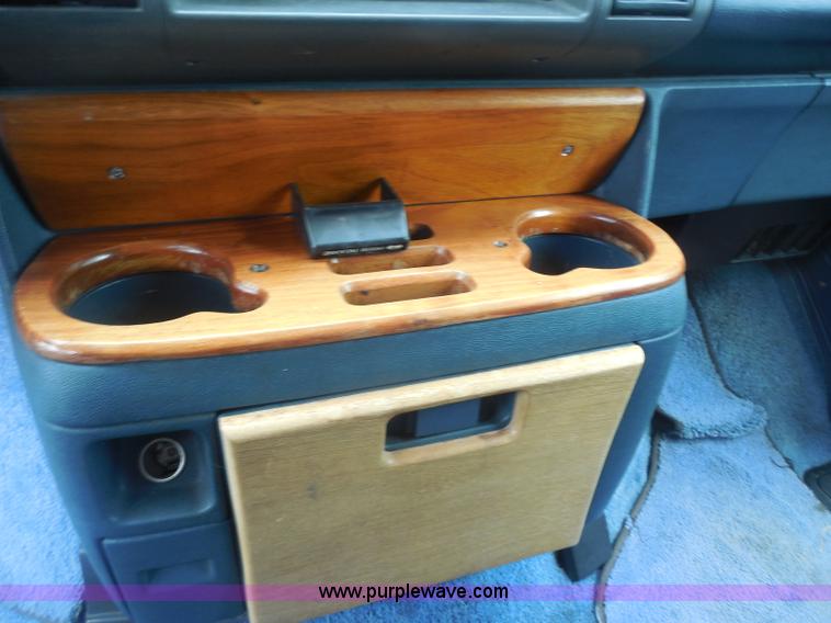 image for item H3183 1994 GMC Safari XT van