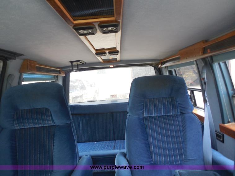 image for item H3183 1994 GMC Safari XT van
