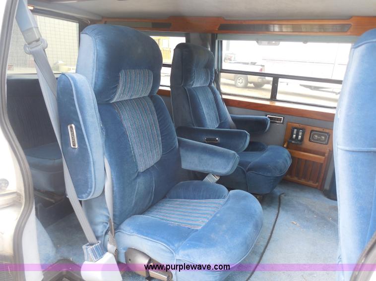 image for item H3183 1994 GMC Safari XT van