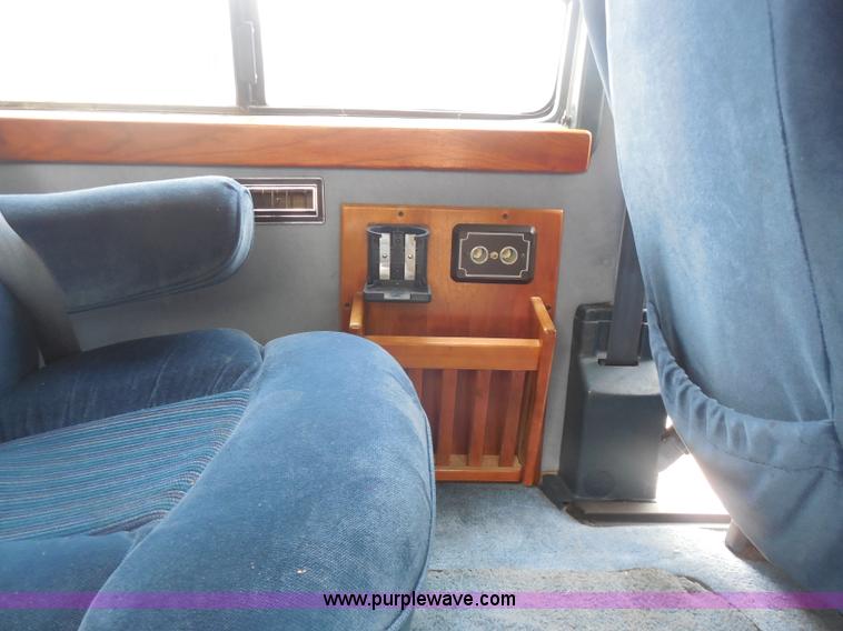 image for item H3183 1994 GMC Safari XT van
