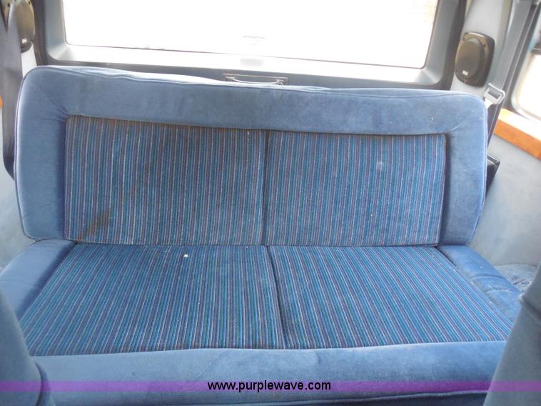 image for item H3183 1994 GMC Safari XT van