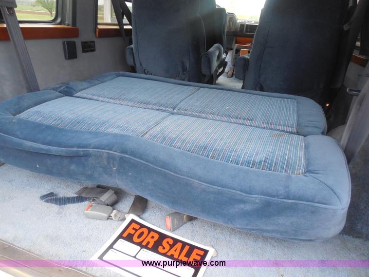 image for item H3183 1994 GMC Safari XT van