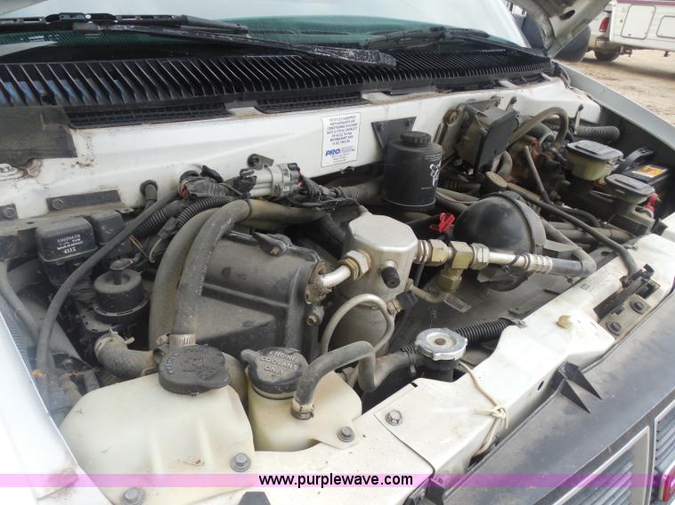 image for item H3183 1994 GMC Safari XT van