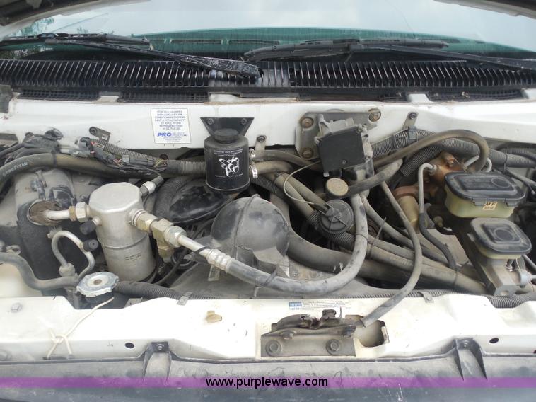 image for item H3183 1994 GMC Safari XT van