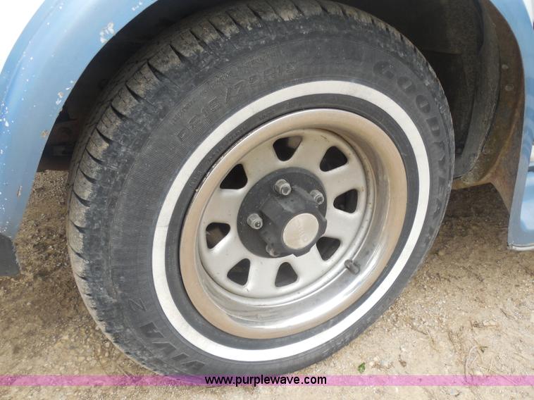 image for item H3183 1994 GMC Safari XT van
