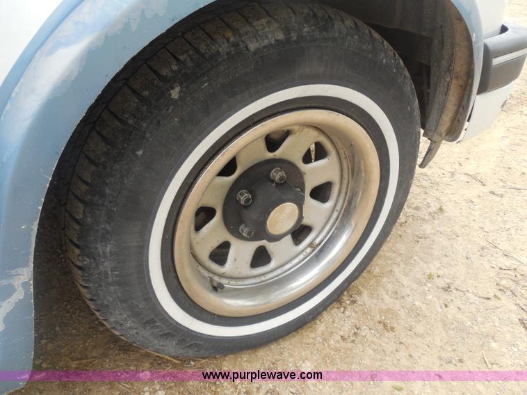image for item H3183 1994 GMC Safari XT van