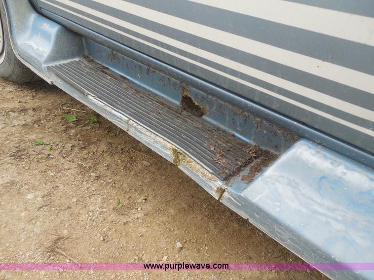image for item H3183 1994 GMC Safari XT van
