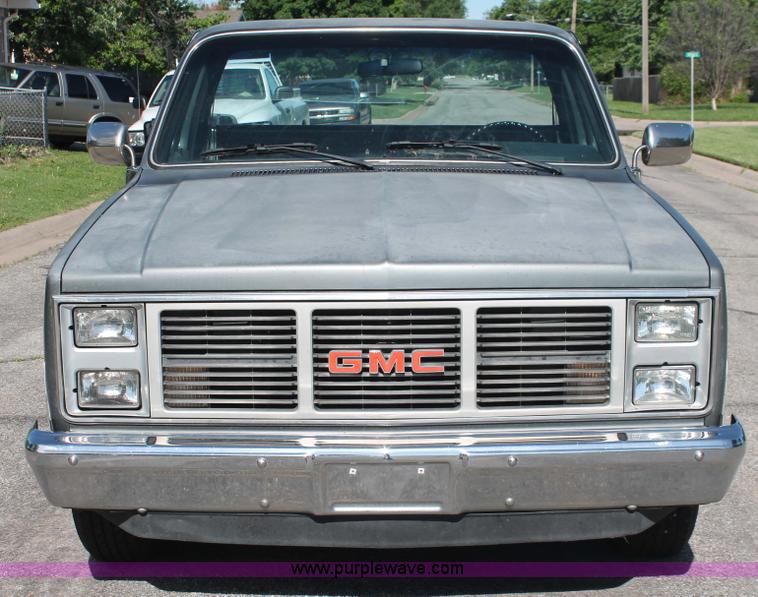 image for item H3504 1986 GMC Sierra Classic 1500 pickup truck