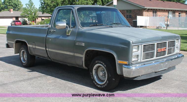 image for item H3504 1986 GMC Sierra Classic 1500 pickup truck