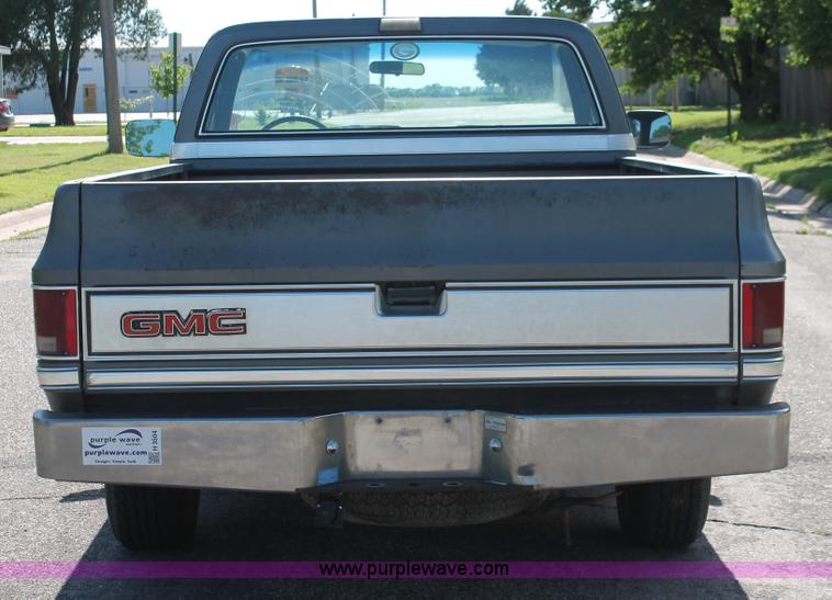 image for item H3504 1986 GMC Sierra Classic 1500 pickup truck