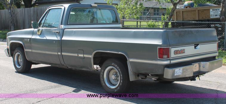 image for item H3504 1986 GMC Sierra Classic 1500 pickup truck