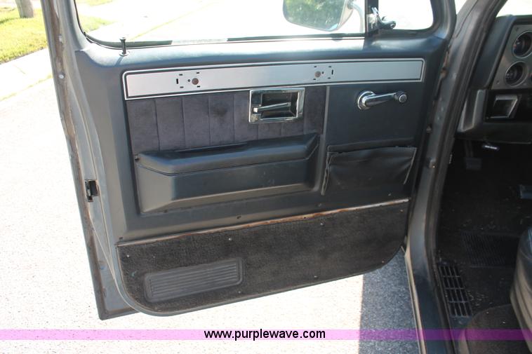 image for item H3504 1986 GMC Sierra Classic 1500 pickup truck