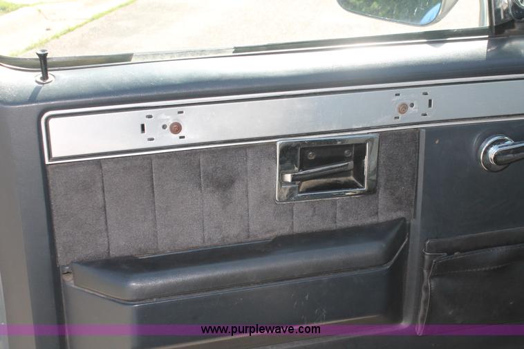 image for item H3504 1986 GMC Sierra Classic 1500 pickup truck