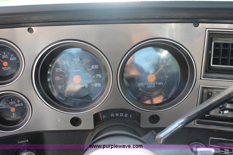 image for item H3504 1986 GMC Sierra Classic 1500 pickup truck