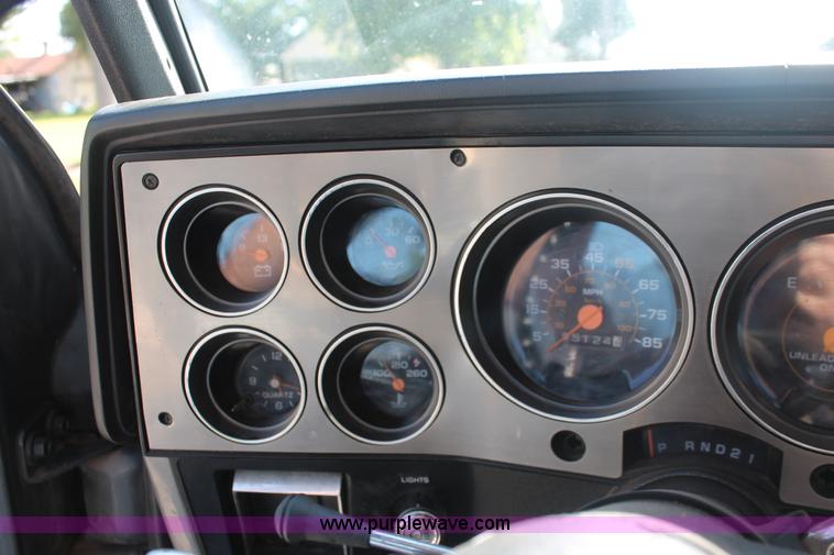 image for item H3504 1986 GMC Sierra Classic 1500 pickup truck