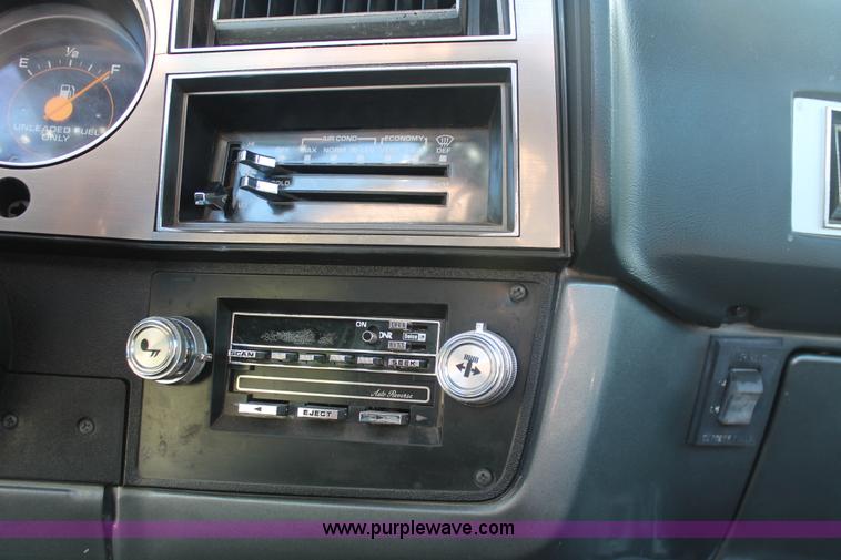 image for item H3504 1986 GMC Sierra Classic 1500 pickup truck