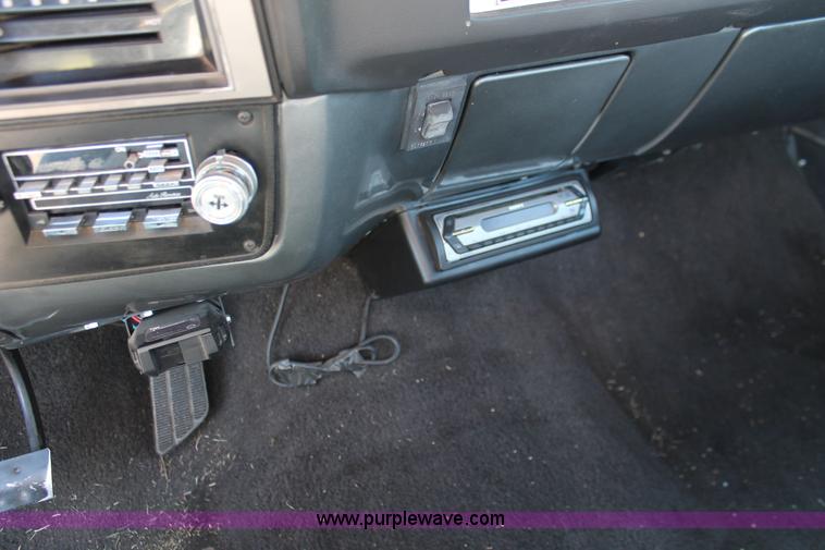 image for item H3504 1986 GMC Sierra Classic 1500 pickup truck