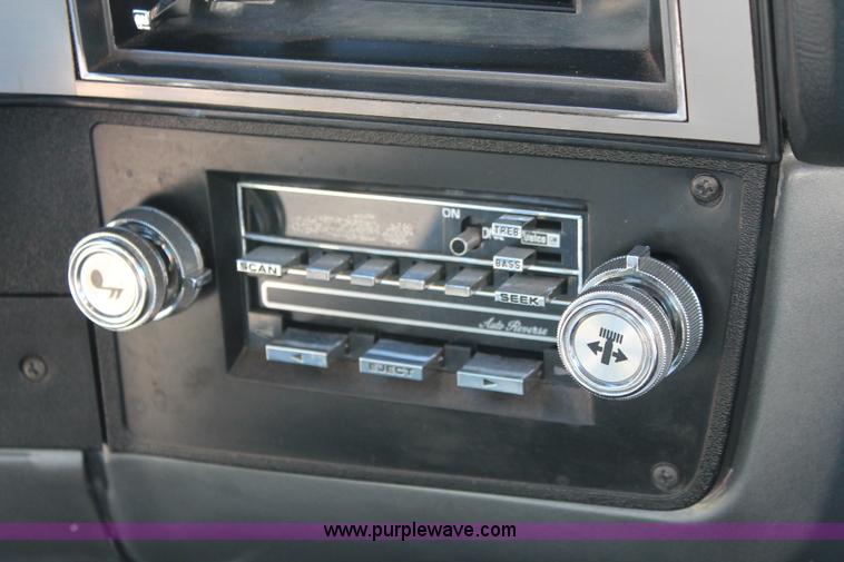 image for item H3504 1986 GMC Sierra Classic 1500 pickup truck