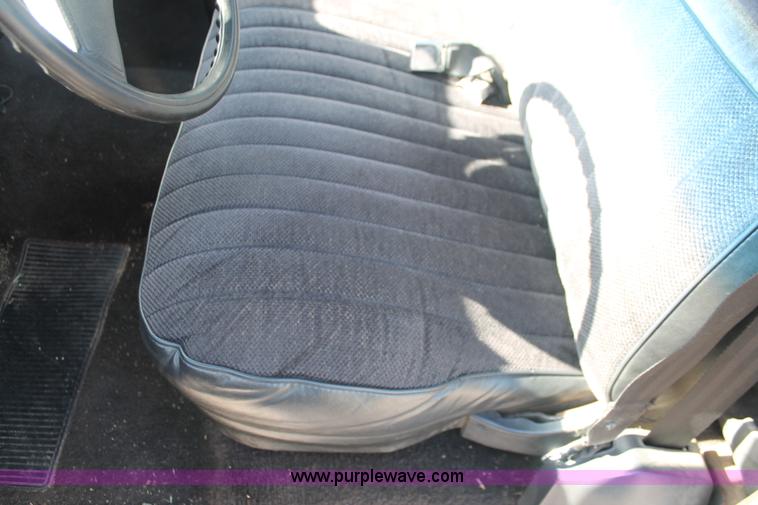 image for item H3504 1986 GMC Sierra Classic 1500 pickup truck